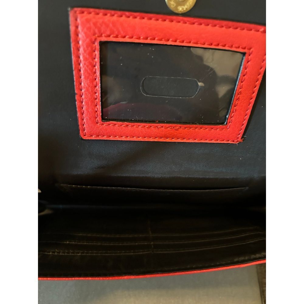 Used Guess Chevron Clutch - Picture 4 of 4